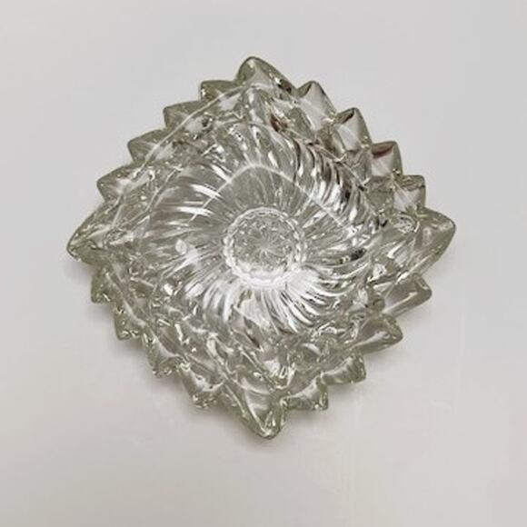 Vintage Pair of Pressed Glass Nesting Flared Flower Trinket Dishes (1960s) - Picture 5 of 5